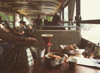 Clandestino Café, cafeteria itinerante de Pernambuco, tocada por Mateus Alves e Sara Rangel (Foto: Divulgação)
