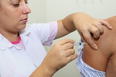 Pelo menos 57 mil douradenses incluídos nos grupos prioritários já receberam a dose da vacina ( Foto: A. Frota)