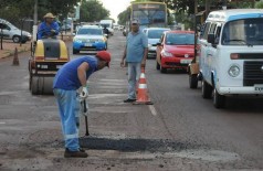 Dispensa de licitação para tapa-buracos emergencial de 2017 teria sido ilegal e irregular (Foto: Divulgação/Prefeitura)