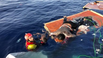 Migrantes no Mar Mediterrâneo  (ANSA) - Vatican News