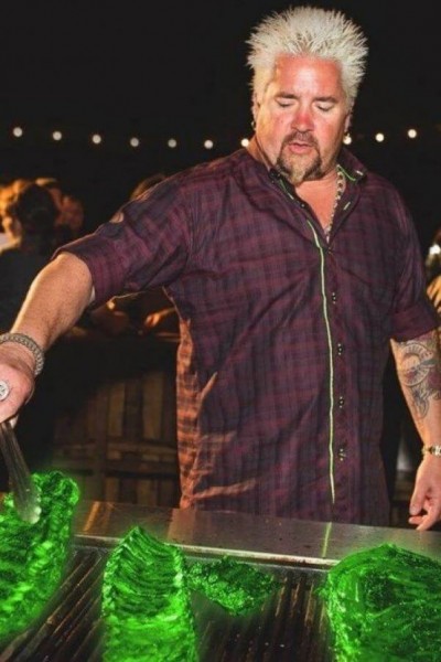 Guy Fieri prepara 'costelas radiativas' Foto: Reprodução/Twitter(Guy Fieri)