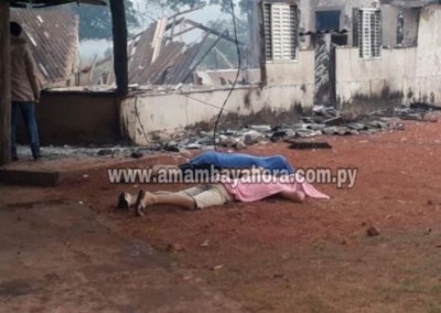 Homens foram encontrados mortos, casas e carros queimados (Foto: Amambay ahora)