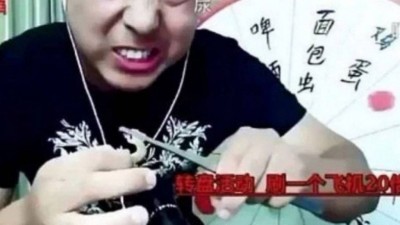 Sun se prepara para comer lagartixa - Foto: Reprodução