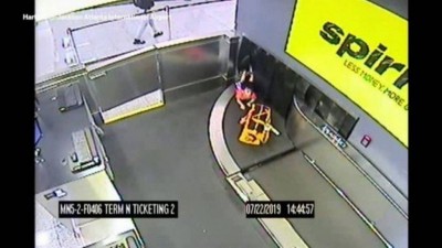 Menino em esteira de aeroporto em Atlanta Foto: Divulgação/Hartsfield-Jackson Atlanta International Airport