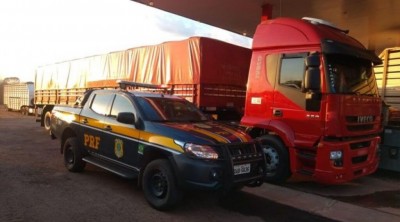 PRF recupera carreta roubada em SP com motorista vítima de sequestro em MS
