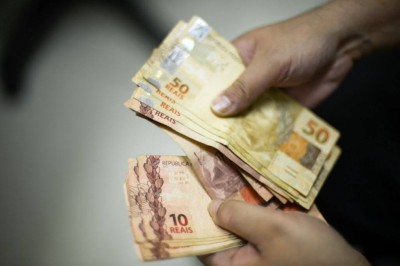 Aprovada em comissão, LDO prevê salário mínimo de R$ 1.040 em 2020 (Foto: Arquivo/Agência Brasil)