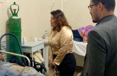 Defensora pública Mariza Fátima Gonçalves durante visita ao Hospital da Vida em Dourados (Foto: Divulgação)