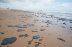 Manchas de óleo atingem o litoral do Sergipe e de outros estados do Nordeste (Foto: Adema/Governo de Sergipe)