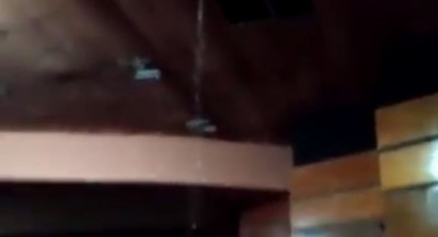 Cano rompido fez cair água no interior do teatro municipal - Foto: Reprodução