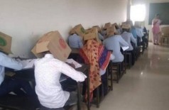 Alunos fazem prova na Índia com caixa de papelão cobrindo a cabeça  - Foto: Reprodução/Twitter(ANI)