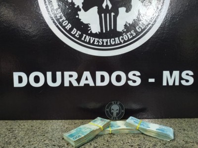 Dinheiro apreendido com os acusados - Foto: divulgação/PC