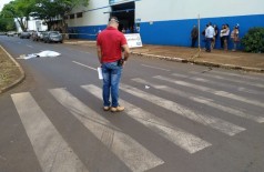 Idosa foi atropelada ao atravessar avenida em Dourados (Foto: Sidnei Bronka)