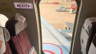 Porta de emergência arrancada de aeronave pouco antes de decolagem na Tailândia - Foto: Reprodução