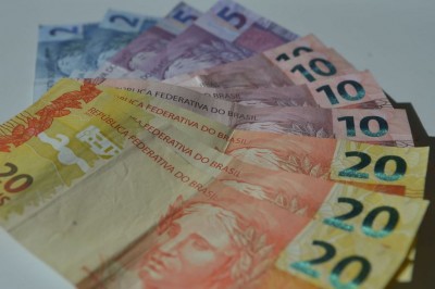 Governo reduz para R$ 1.031 estimativa de salário mínimo para 2020 (Foto: Arquivo/Agência Brasil)