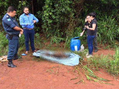 O corpo do adolescente foi encontrado às margens da BR-463 - Foto: Léo Veras