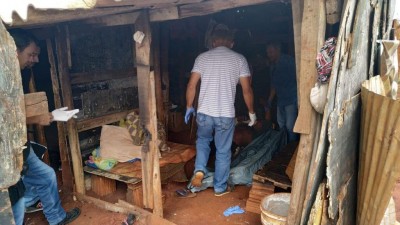 O crime aconteceu dentro de um barraco na comunidade Niu Verá -Foto: Sidnei Bronka