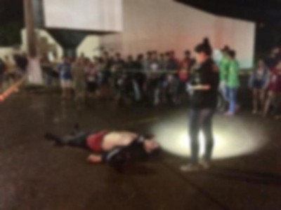 Vítima ainda no local onde foi morta. (Foto: Porã News)