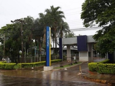 Fachada da unidade administrativa do Banco do Brasil que foi alvo de bandidos (Foto: Paulo Francis)