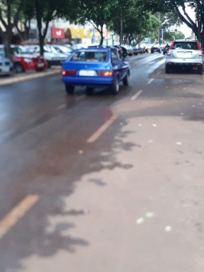 Chuva rápida deixou trecho da Avenida Weimar Gonçalves Torres molhado (Foto: André Bento)