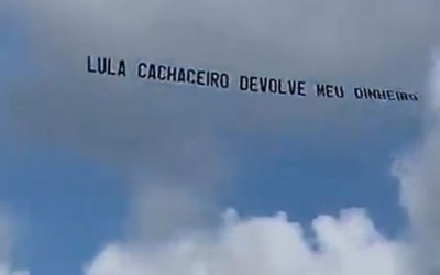 Faixas foram divulgadas no litoral catarinense (Foto: Luciano Hang / Twitter / Captura de tela)