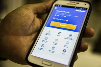Com bancos fechados, adesão será feita pela internet ou por aplicativo (Foto: Marcelo Camargo/Agência Brasil)