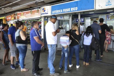 A arrecadação da Mega da Virada foi a maior na história das Loterias da Caixa (Foto: Antonio Cruz/Agência Brasil)