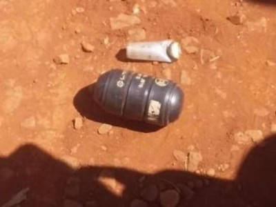 Granada de luz e som tem carga explosiva de baixa potência. Criança abriu e acendei isqueiro (Foto: Campo Grande News)