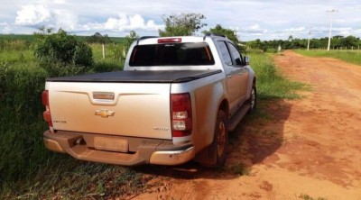 PRF apreende 890 kg de maconha em caminhonete roubada