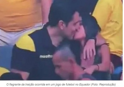 “Câmera do beijo” flagra homem traindo a esposa durante jogo de futebol (Foto: reprodução/vídeo)