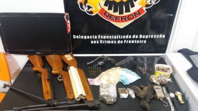 Armas, munições e drogas apreendidas - Foto: divulgação/PC