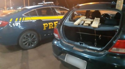 Maconha estava escondida no porta-malas do veículo que já havia sido apreendido com droga (Foto: Divulgação/PRF)