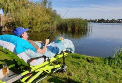 Pescar era o último desejo do paciente na Holanda - Foto: Divulgação/ambulancewens