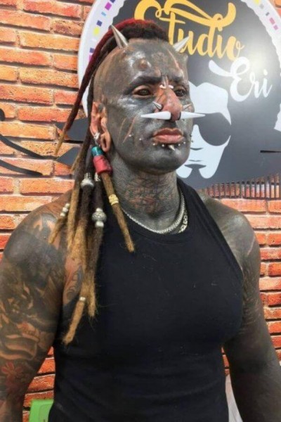 Michel mudou a aparência com tatuagens e piercings - Foto: Instagram @diabaopraddo / Reprodução