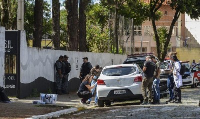 Cinco alunos e duas funcionárias da Escola Estadual Raul Brasil foram mortos (Foto: Rovena Rosa/Agência Brasil)