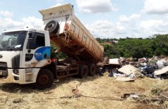 Prefeitura faz campanha para recolher lixo, mas sujeira nos terrenos do próprio município rende multa do CCZ (Foto: Divulgação)