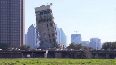 'Torre Inclinada de Dallas' (Foto: Reprodução/Twitter)