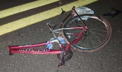 Bicicleta da vítima ficou completamente destruída. (Foto: Vilson Nascimento/ A Gazeta News)
