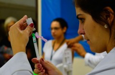 A primeira fase de imunização é direcionada aos idosos e profissionais de saúde© - Rovena Rosa/Agência Brasil