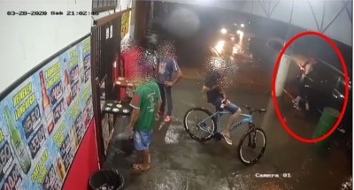 Imagem mostra ladrão entrando na caminhonete - Foto: reprodução/vídeo