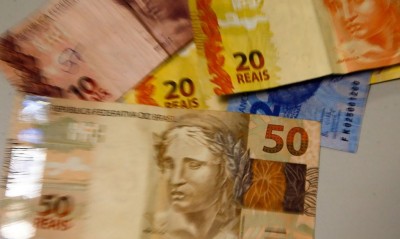 Empréstimos para pessoas físicas caiu 11,4% (Foto: Marcello Casal Jr/Agência Brasil)