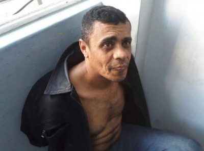 Adélio Bispo de Oliveira foi detido por populares e seguranças (Foto: Divulgação/Assessoria de Comunicação Organizacional do 2° BPM)