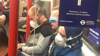 Passageiro do metrô de Londres viraliza ao usar máscara anticoronavírus para tirar um cochilo (Foto: reprodução)