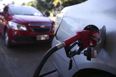 Gasolina foi reajustada, em média, em 5%; diesel, em 8% (Foto: José Cruz/Agência Brasil)