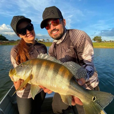 Maiara e Fernando Zor pescam um grande tucunaré azul (Foto/arquivo: Reprodução/Instagram)