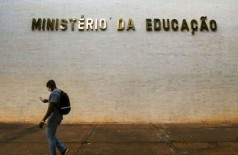 Serão beneficiados 400 mil estudantes com renda de até meio salário (Foto: Marcelo Camargo/Agência Brasil)