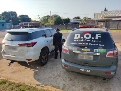 Proprietária da camionete foi mantida em cárcere privado por dois sequestradores, juntamente com mais três pessoas da família (Foto: Divulgação/DOF)