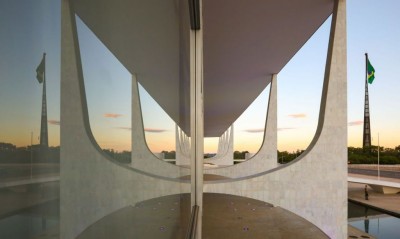 Documento garante prerrogativas de atuação do diplomata em outro país (Foto: Anderson Riedel/PR)