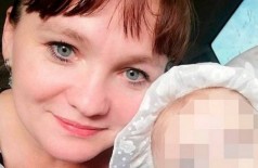 Yulia, de 37 anos, em foto com outra filha; Mulher escondeu gravidez mais recente e tentou matar bebê (Foto: Reprodução/DailyMail)