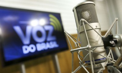 Agora só rádios educativas devem manter início da transmissão às 19h (Foto: Marcelo Camargo/Agência Brasil)