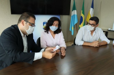 Prefeita Délia recebeu Alan Guedes, Guto Ferreira e o coordenador da campanha vencedora Henrique Sartori, na manhã desta quarta-feira(Foto: A. Frota)